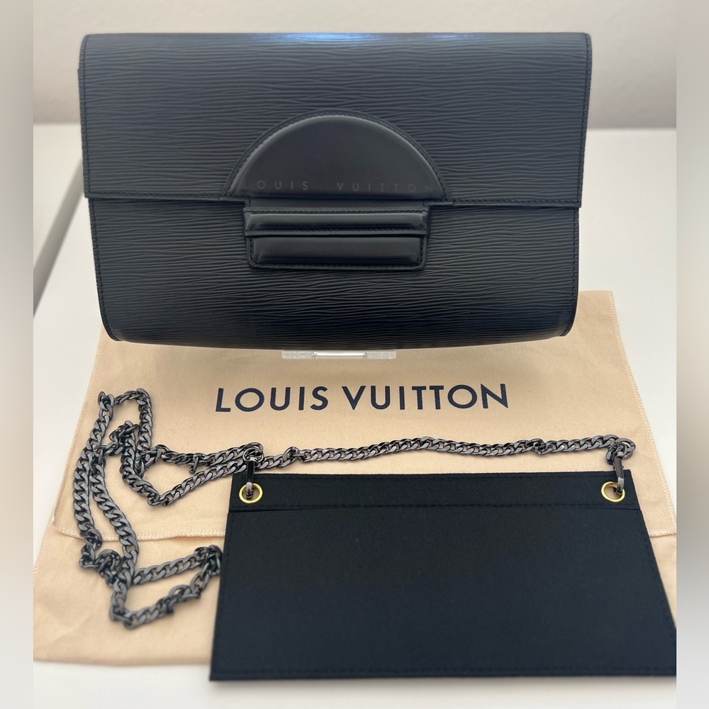 Authentic LOUIS VUITTON Chaillot Black Epi Leather Clutch